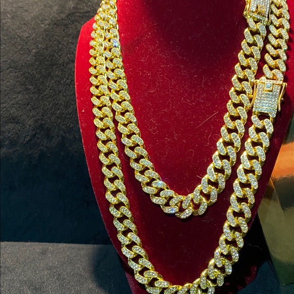 Gold 20” & 24” Chain Necklace set - Picture 4 of 5